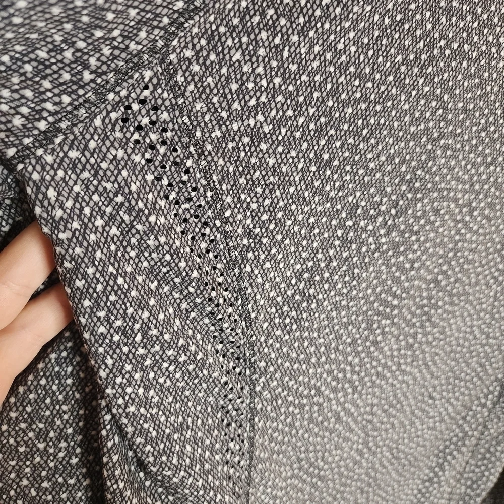 Lululemon Hit It Jacket In Frozen Fizz White Black / Black‎ Size 6 Like New